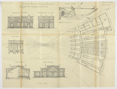 858537 Opstanden, doorsneden, plattegrond en situatie van de polygonale locomotievenloods van het S.S.-station ...